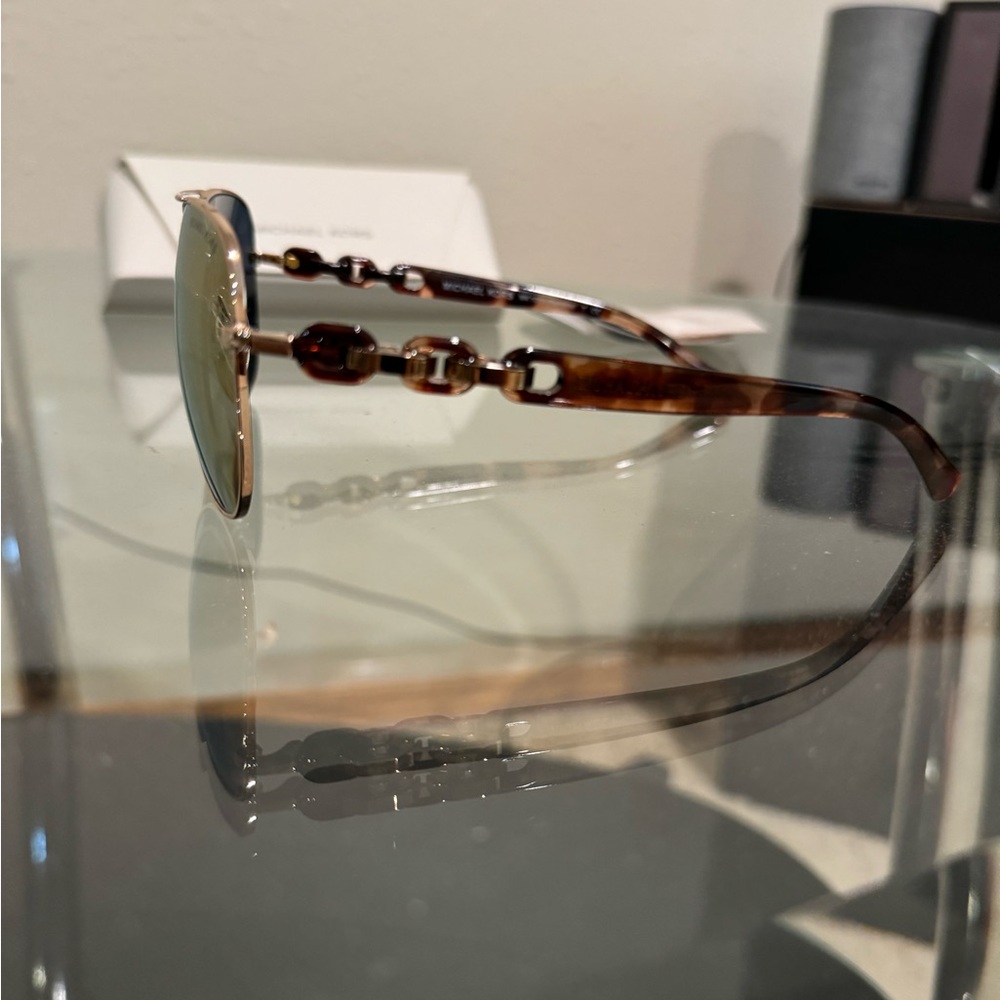 Michael kors aviator style sunglasss - Picture 6 of 7